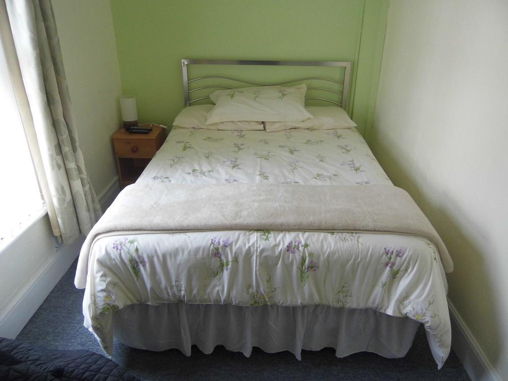 Carisbrooke House Hostal Sandown Habitación foto